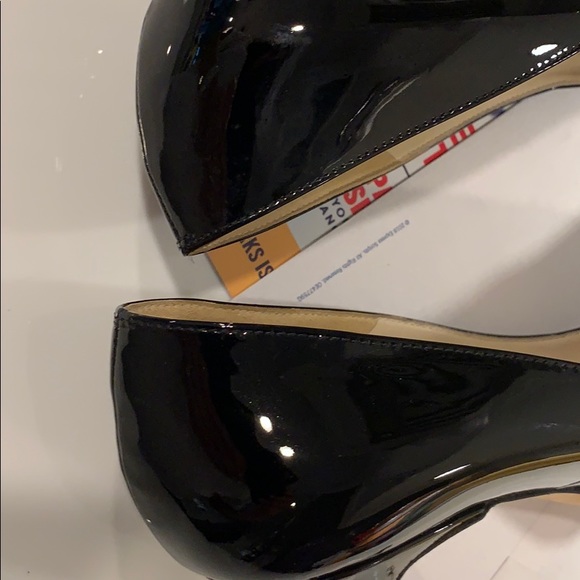 Shoes - Picture 7 of 8